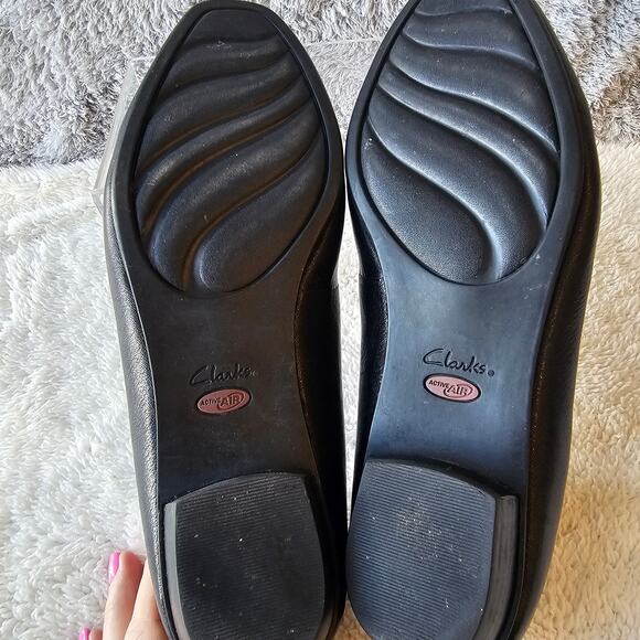 Clarks Women's Everyday Leather Slip On Loafer Size 9.5M Black Comfort Low Heels - Picture 3 of 4